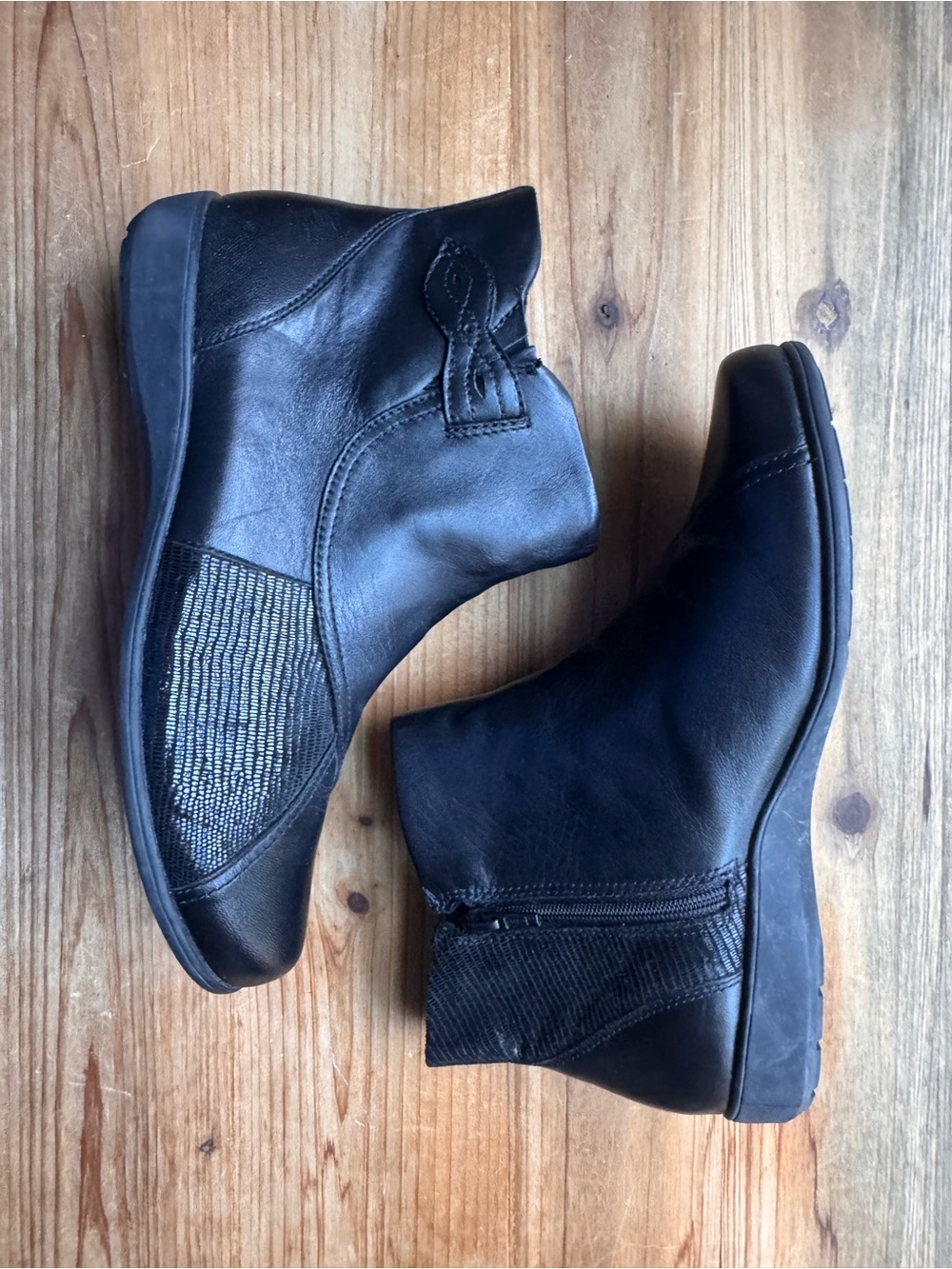 Aravon Black Leather Ankle Boots Womens 7.5 D Wide Side Zip Comfort